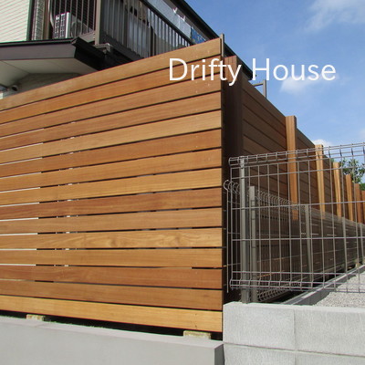 神奈川県川崎市Ｕ様邸リガーデン施工例/木製板貼りフェンス（道路から）